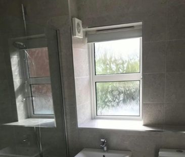 Flat to rent on - Photo 2