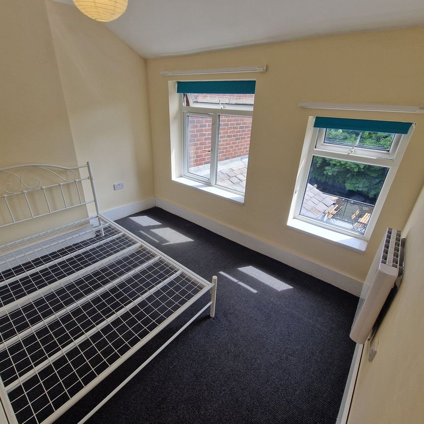 Church Street West, Radcliffe - Photo 1
