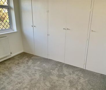 3 bedroom detached bungalow to rent - Photo 4