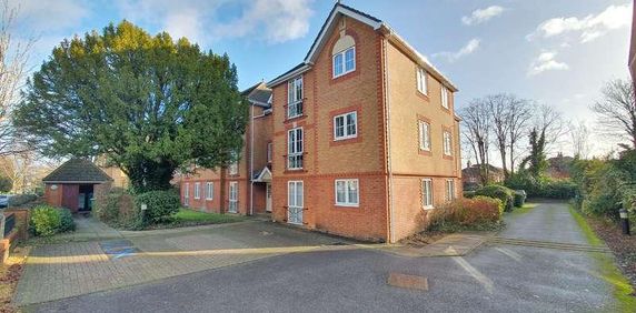 Blenheim Court, Southampton, SO17 - Photo 2