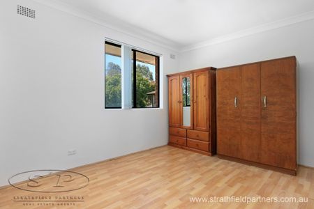 Convenient Apartment - Photo 2