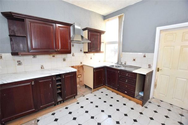 4 bedroom end of terrace house to rent - Photo 1