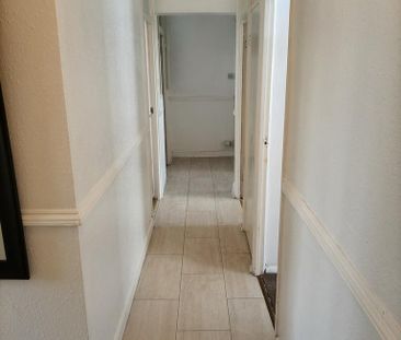 3 bedroom apartment to rent - Photo 6