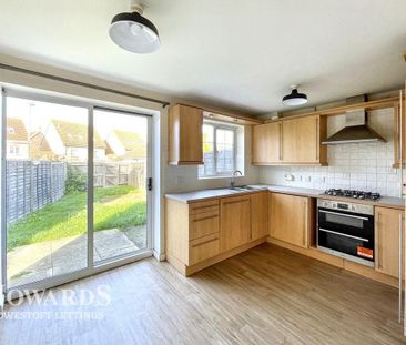 3 bedroom end of terrace house to rent - Photo 2