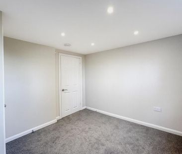 2 bedroom end of terrace house to rent - Photo 6