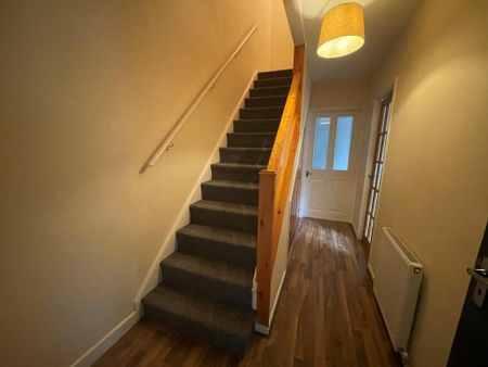 2 bedroom maisonette to rent - Photo 2