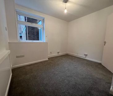 3 bedroom flat to rent - Photo 2
