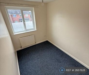 3 bedroom semi-detached house to rent - Photo 4