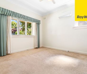 Family Bungalow in the Heart of Eastwood - Photo 2