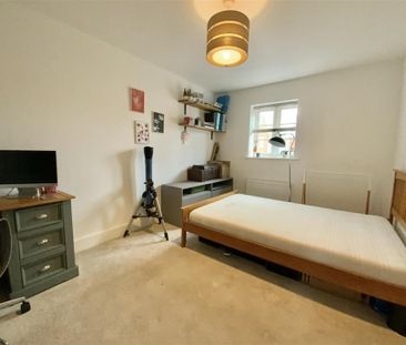 3 bedroom semi-detached house to rent - Photo 3