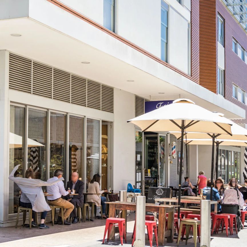 Exceptional easy care apartment with stunning views - 6 month lease only - Photo 1