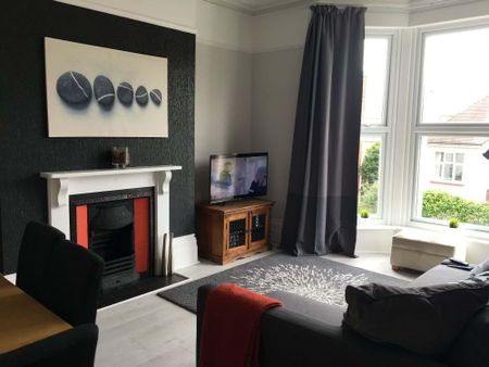 2 bedroom flat to rent - Photo 2