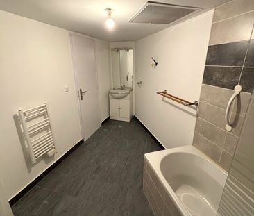 Location Appartement 2 pièces 57m² MARSEILLE 14ème - Photo 4