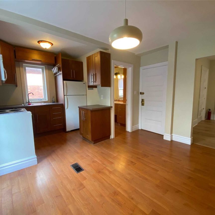 For Lease - 154 Sorauren Avenue Unit# 2nd Flr, Toronto, Ontario - Photo 1