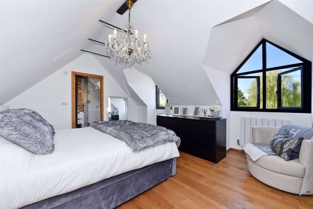 A very high specification and architecturally designed house with large private garden in the sought after village of Maidens Green. - Photo 5