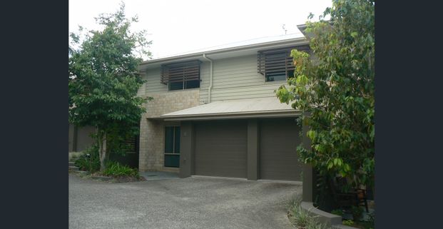 2/27 McCOWAN STREET, Ashmore, Qld 4214 - Photo 1