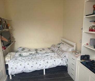 3 Bed End Terrace, Elgar Road South, RG2 - Photo 6