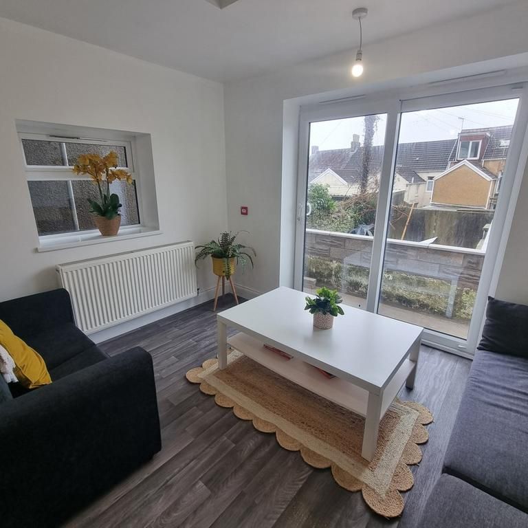 1 bedroom in a house share to rent - Photo 1