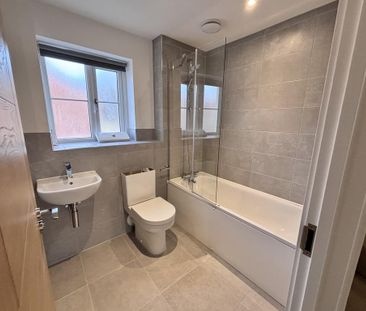 4 bedroom semi-detached house to rent - Photo 6