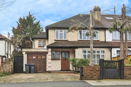 Mitcham Park - Photo 5