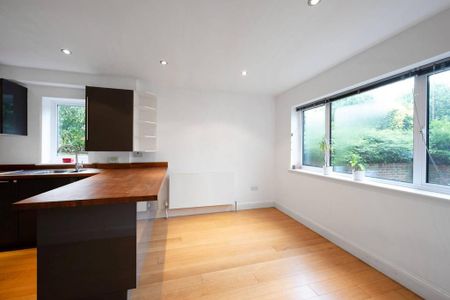 5 bedroom semi-detached house to rent - Photo 2