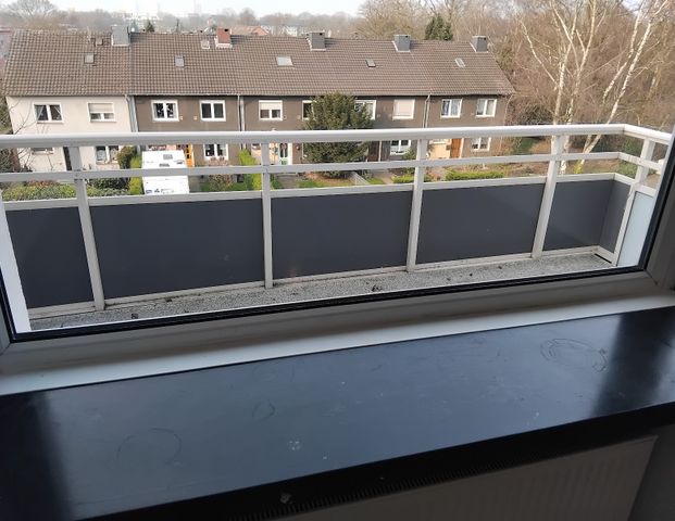 Sehr schöne sanierte 3 Zimmer Wohnung in Duisburg zu vermieten - Photo 1