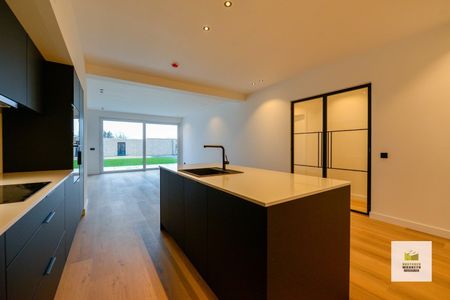 Exclusief gelijkvloers appartement van 114m2 te huur op de markt van Zwevezele - Photo 2