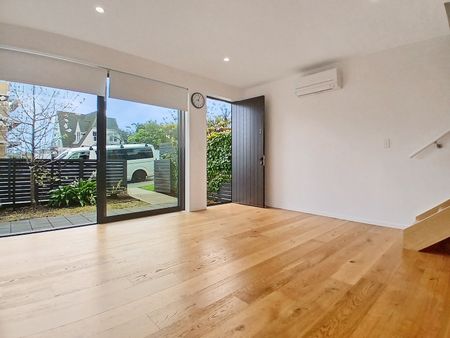 Stylish Three Bedroom St Heliers Townhouse. - Photo 5