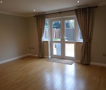 3 bedroom end of terrace house to rent - Photo 2