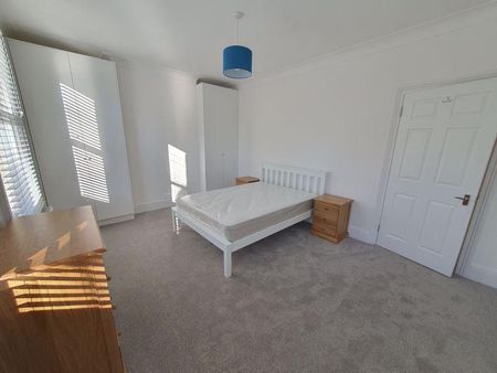 4 bedroom terraced house to rent - Photo 3
