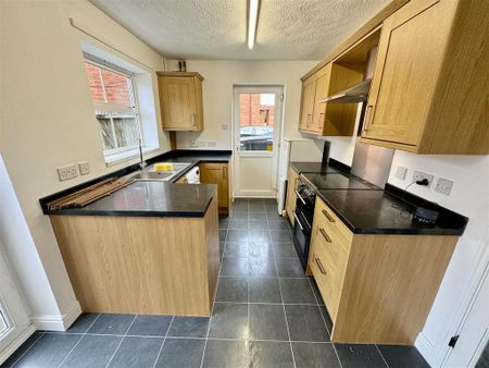 3 bedroom semi-detached house to rent - Photo 5