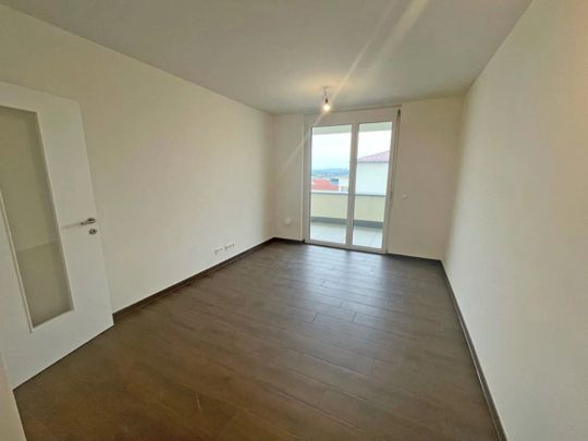 Geräumige Mietwohnung mit Balkon und Tiefgaragenparkplatz ...! - Foto 1