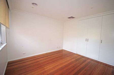 Spacious 2 Bedroom Unit with Heating / Cooling & Lu Garage - Photo 3