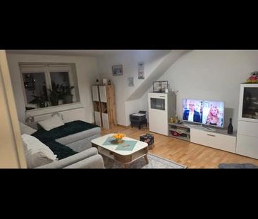 Gepflegte 2,5-Zimmer Wohnung im DG in Duisburg-Fahrn - Photo 1