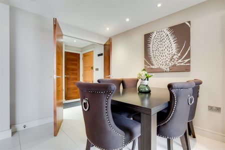 St Johns Wood Park, London, NW8 - Photo 3