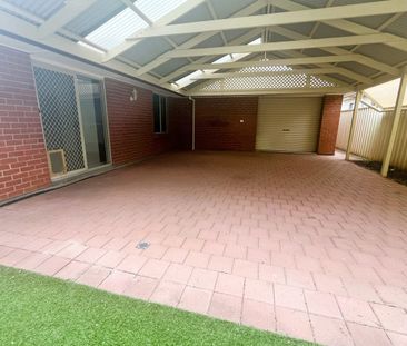 FABULOUS HOME - 2 LIVING - GORGEOUS ENTERTAINING SPACE. - Photo 1