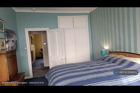 3 bedroom flat to rent - Photo 4