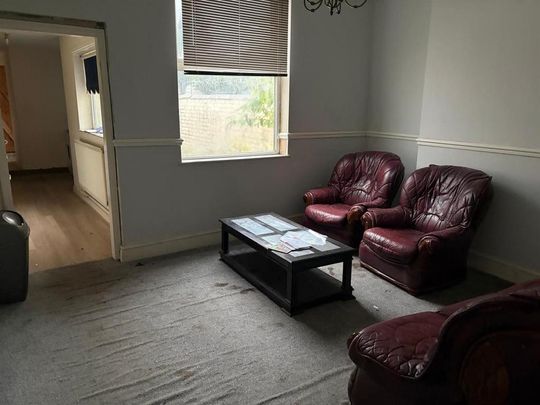 4 bedroom terraced house to rent - Photo 1