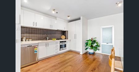 New York Style Apartment in Landmark Building *Entry via Wattle Street - Photo 4