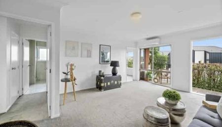 Modern 2-Bedroom Unit in Remuera – Perfect Location! - Photo 2