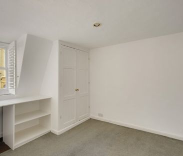 3 Bed Flat - Photo 4