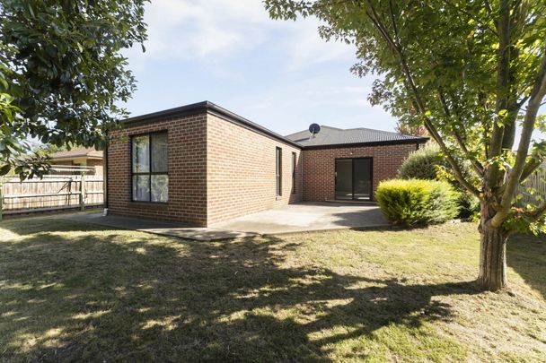Spacious 3-Bedroom Family Home in Quiet Gisborne Location - Photo 1