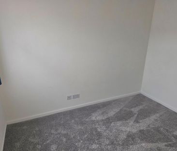 3 bedroom semi-detached bungalow to rent - Photo 6