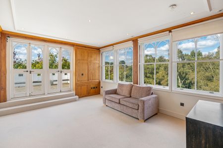 Impressive Hampstead penthouse with verdant views - Photo 2