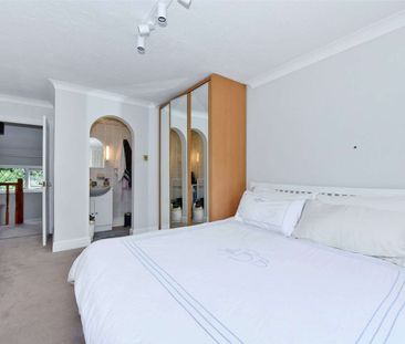 A well presented four bedroom detached home within close proximity ... - Photo 5