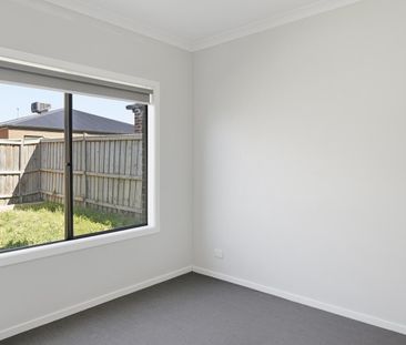 For Lease: Stunning Family Home in Tarneit - 56 Sapling Boulevard - Photo 1