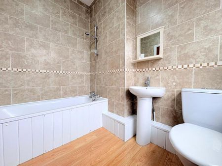 4 bedroom flat to rent - Photo 4