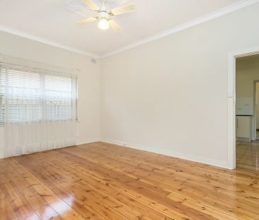 Well maintained four bedroom generous family living - Photo 2