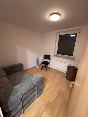 Lichtdurchflutete 3-Zimmer DG-Wohnung in Bochum Mitte - Photo 1