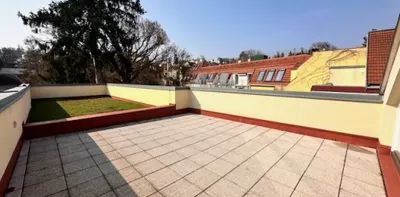 Stilvoll residieren: Hochwertige 4-Zimmer-Dachgeschosswohnung in Bestlage mit Terrassen - Photo 2